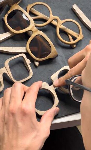 دوره حضوری طراحی و ساخت عینک و ساعت چوبی