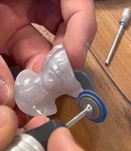 دوره حضوری حجم تراشی یا کاروینگ سنگ و صدف